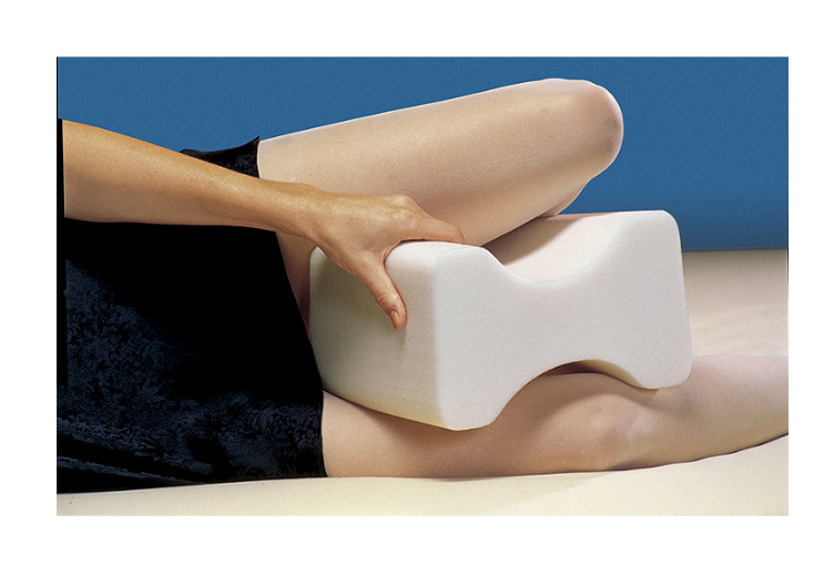 Тазобедренная подушка купить. Подушка после эндопротезирования тазобедренного сустава. Подушка для ног as seen on TV Leg Pillow 2012. Ортопедический валик для ног. Подушки для ног после эндопротезирования.