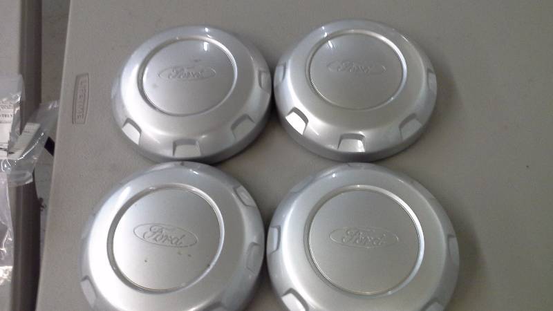 Ford Hubcaps with Lugnuts