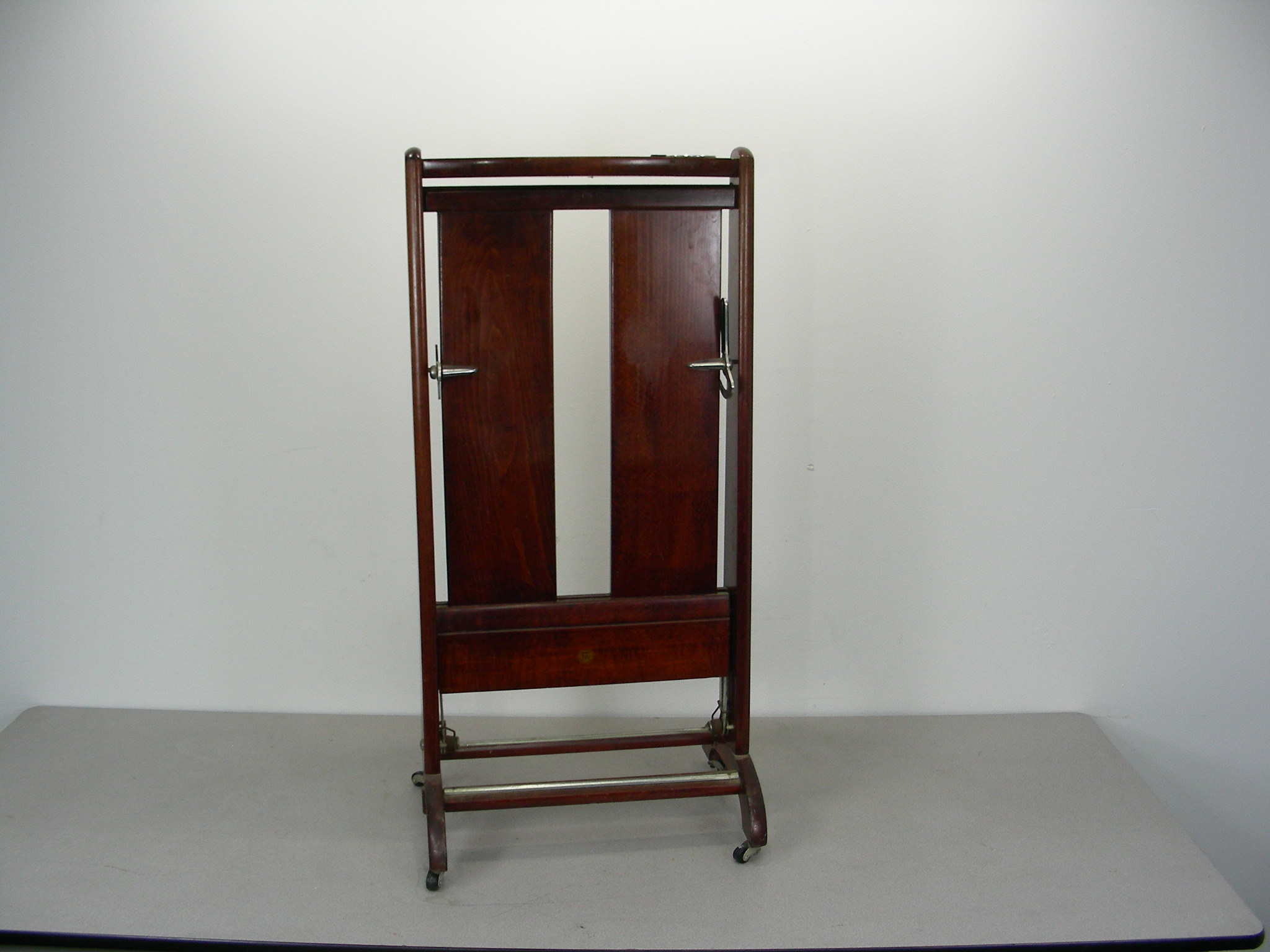 Italy 1950s Fratelli Reguitti Wood Valet Apparel Stand Butler Rack