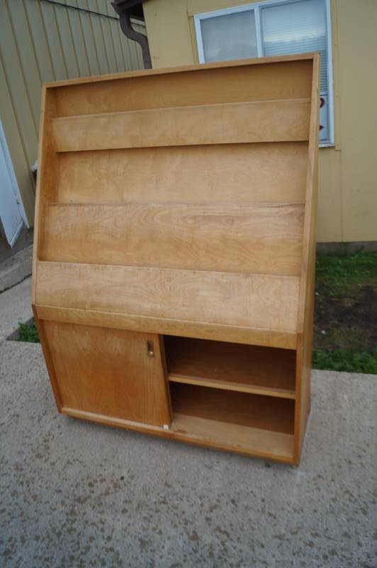 Wooden Magazine Display Rack