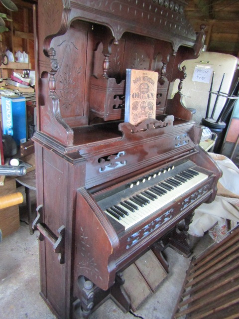 Estey pump organ