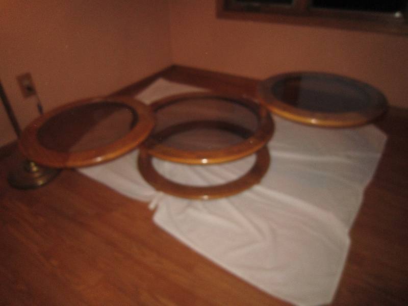 lot 4 image: Swivel Table