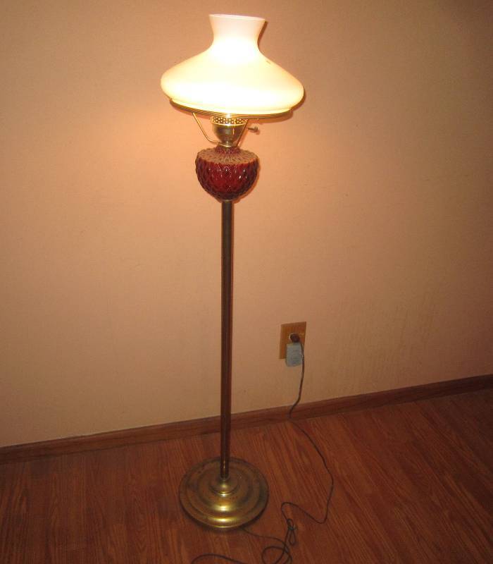 lot 19 image: Brass and Glass Floor Lamp