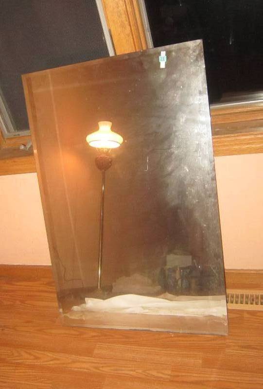 lot 21 image: Beveled Mirror Rectangle