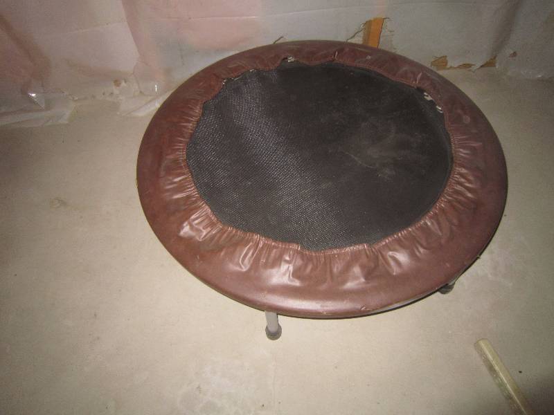 lot 38 image: Sm Trampoline