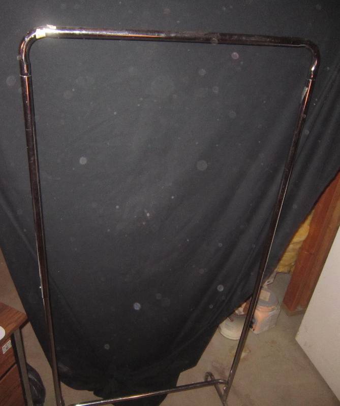 lot 52 image: Clothes Rack