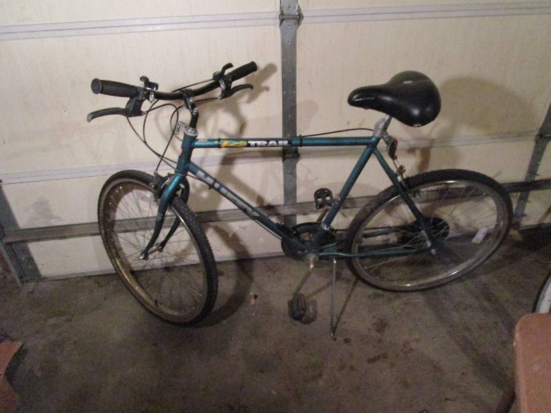 lot 57 image: Rock Trail Huffy Full Size Bike