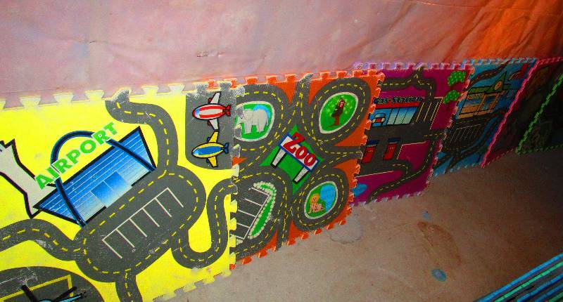 lot 85 image: Lot of Kids Cushioned Mats 6