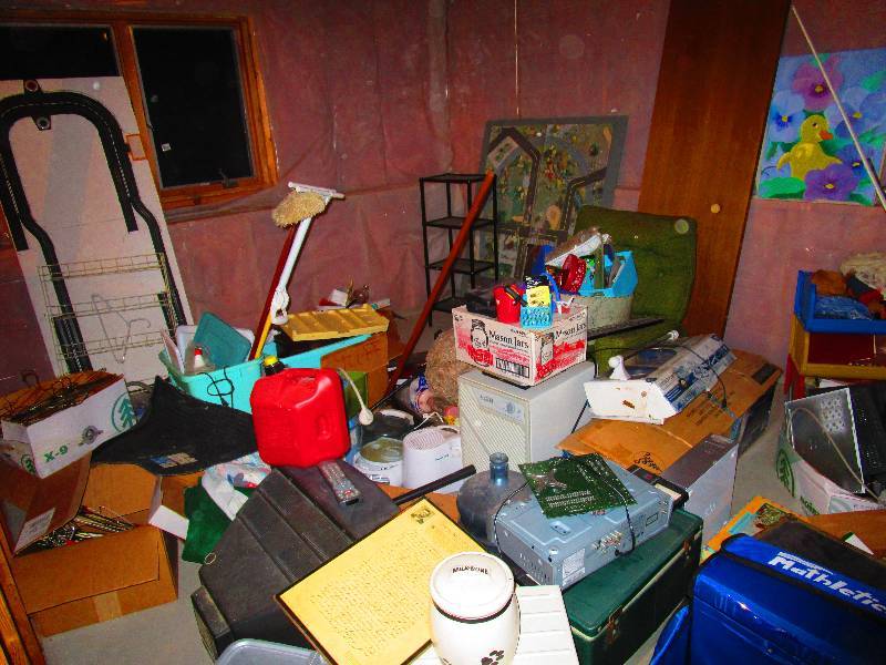 lot 91 image: Room Full of Stuff Huge Lot