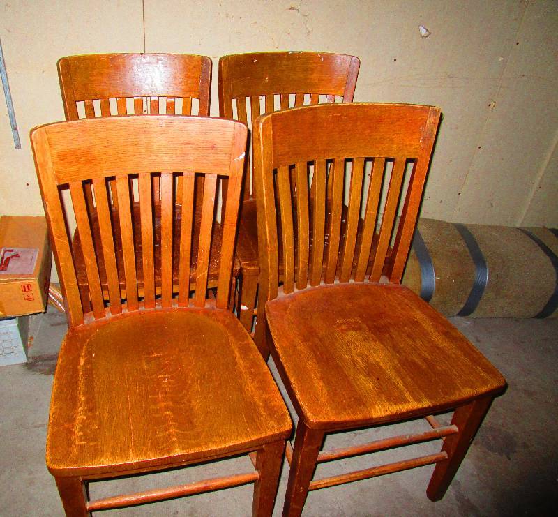 lot 92 image: 4 Vintage Oak Chairs