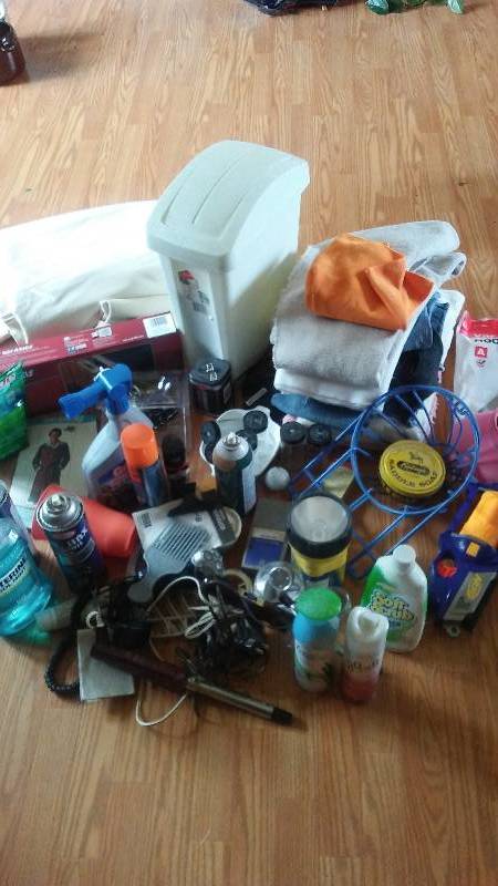 lot 93 image: Misc Lot BathroomKitchen Items