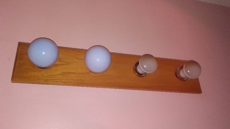 lot 95 image: 4 Bulb Light Fixture