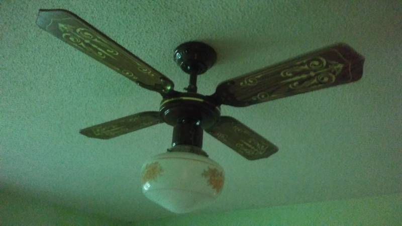 lot 96 image: Ceiling Fan Light Fixture