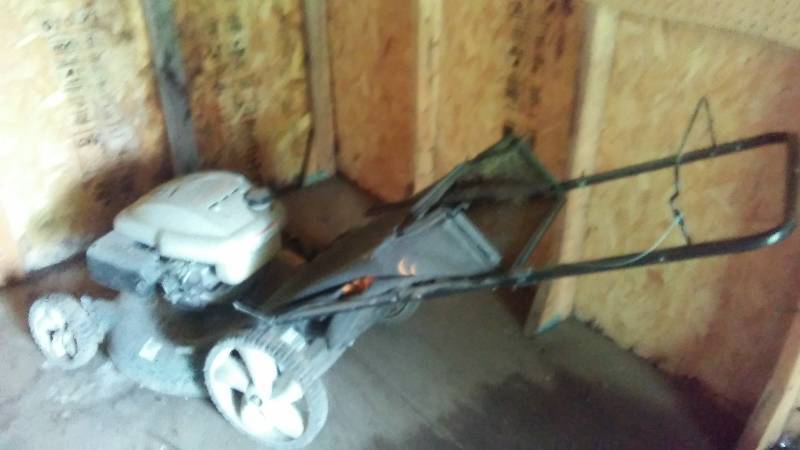 lot 108 image: Yard Man Lawn Mower