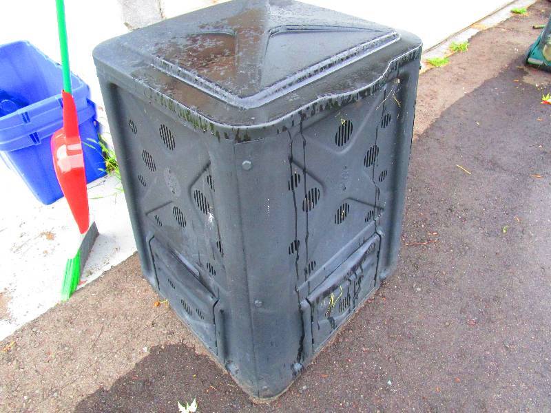 lot 106 image: Composting Bin