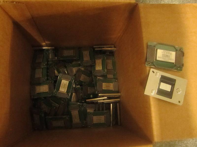 Box of digital displays, see photos...