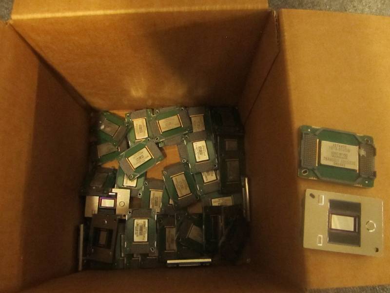 Box of digital displays, see photos...