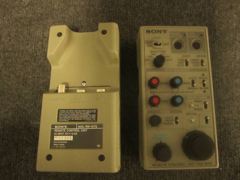 Lot of 2 Sony remote control unit R...