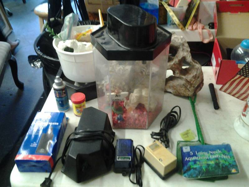 Small Lighted Aquarium With Pump (Works), Includes AccessoriesSupplies