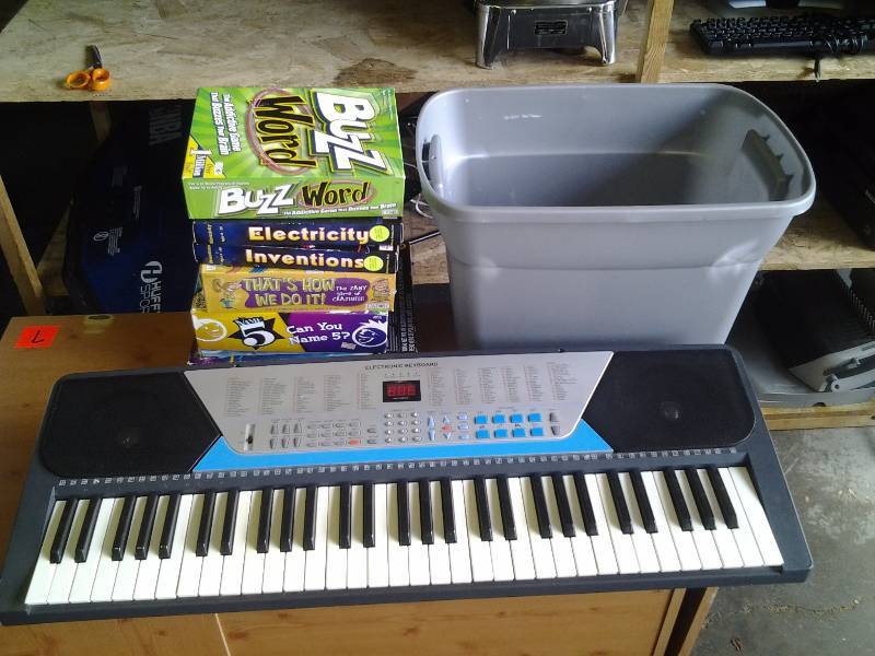 Manley Electronic Keyboard (No Cord, Tote Of Assorted Games Sports