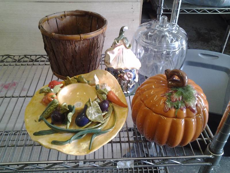 2-Pumpkin Canisters, 1-Bark Basket, 2-Tart Melters