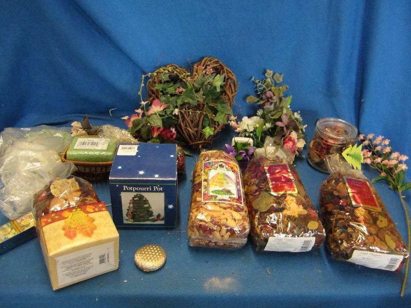 Lot of scented home dcor...