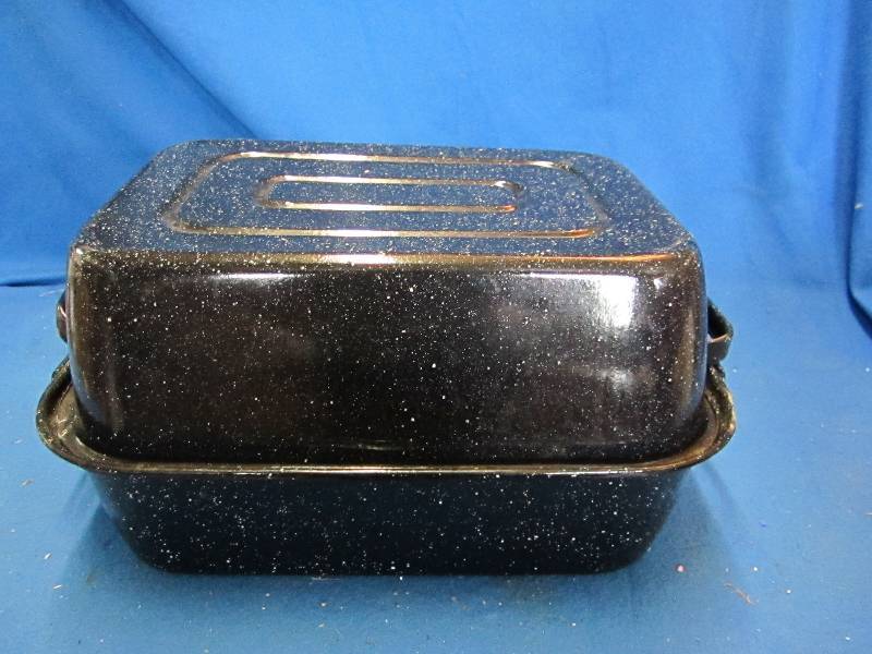 Cooking pot...