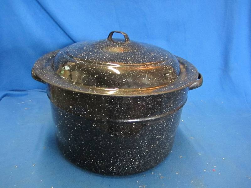 Cooking pot...