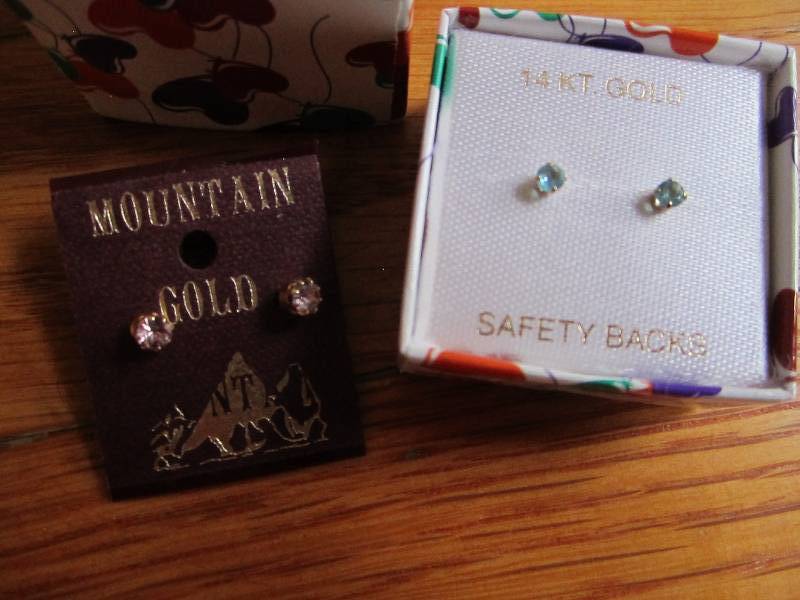 3mm blue topaz gold earring and Mou...