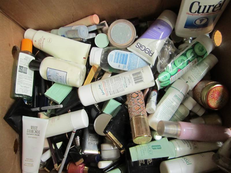 Box of cosmetics, most used very li...