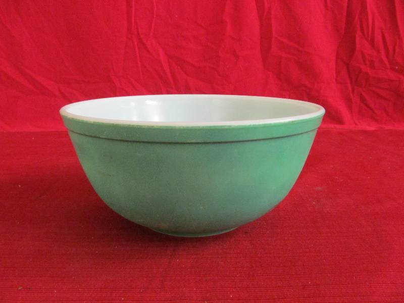 vintage Pyrex bowl