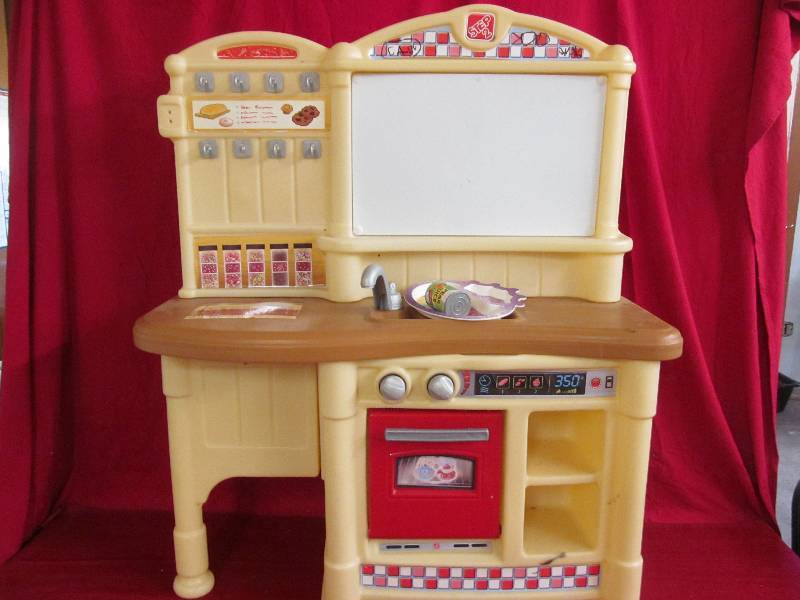 Step 2 toy kitchen