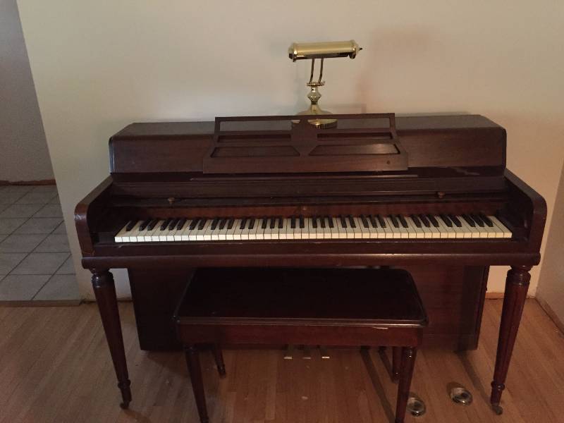 1963 wurlitzer spinet piano
