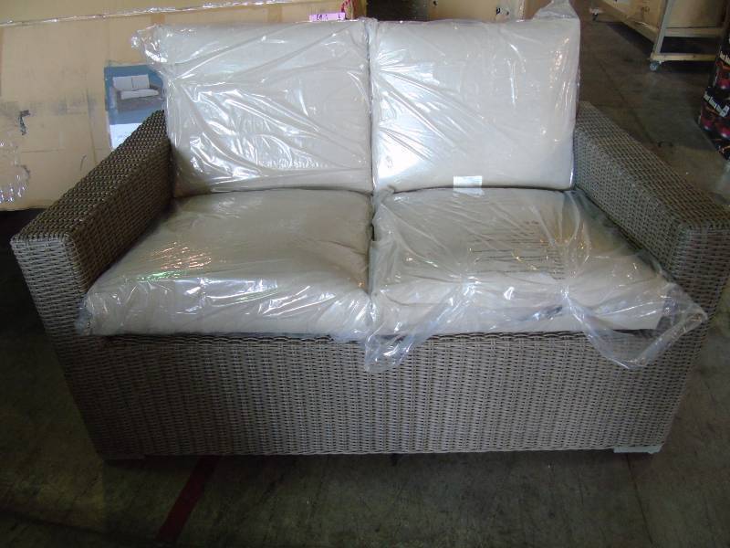 lot 12 image: Heatherstone Loveseat