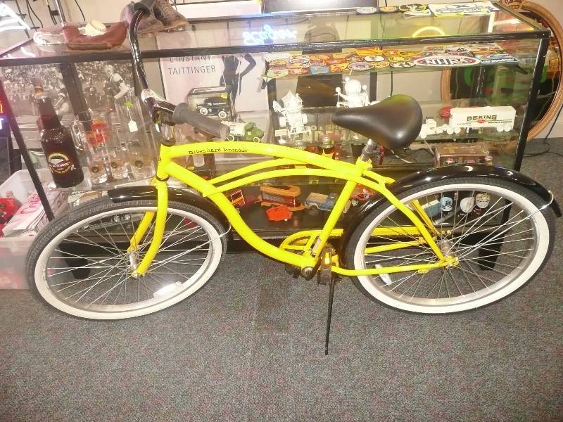 mikes hard lemonade beach cruiser