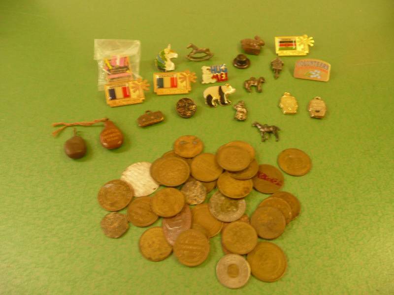 VINTAGE TOKENS AND PINS GROUP