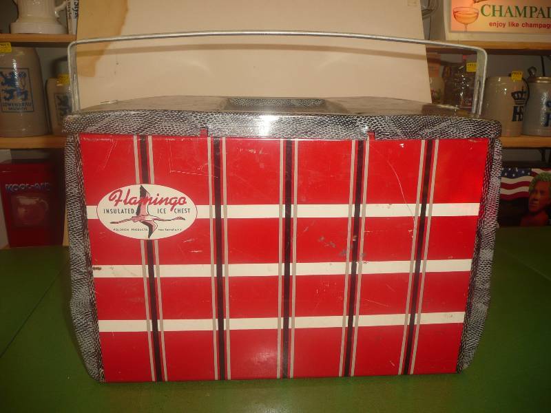 VINTAGE FLAMINGO INSULATED ICE CHEST - VERY GOOD CONDITION