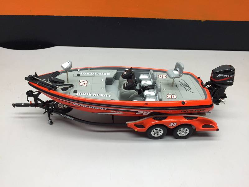 lot 18 image: TONY STEWART HOME DEPOT 2002 NITRO BOAT AND TRAILER 124 CASTAWAY