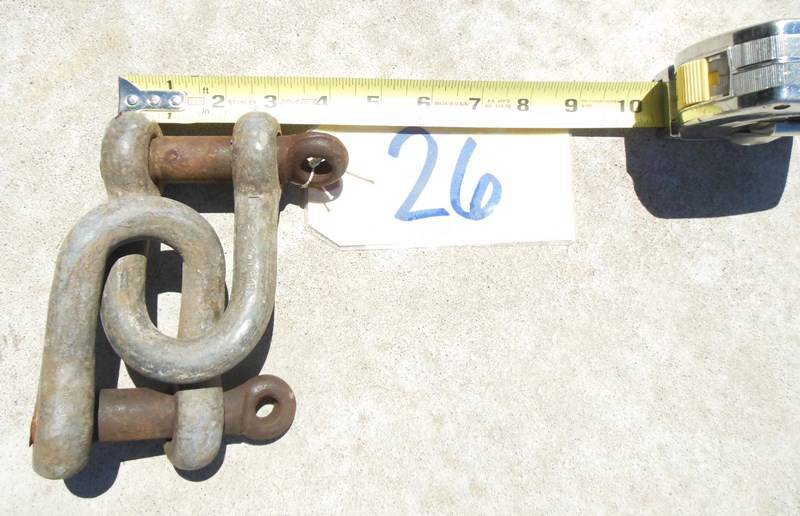 lot 26 image: Two Screw Pin Chain Shackles  (Clevis)