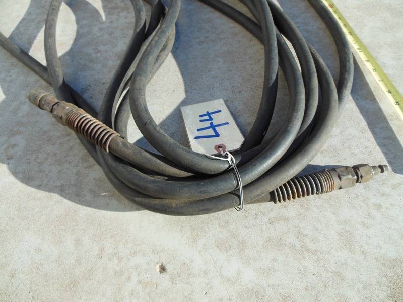 lot 44 image: 50 ft Oversized Air Hose with MILTON M Style Kwik Change Coupler