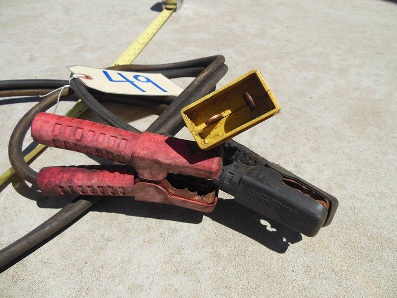 lot 49 image: Auxiliary Plug In Jumper Cables