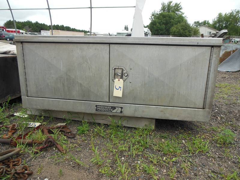 lot 5 image: Aluminum Truck Mount Tool Box 5ft x 2ft x 2 ft