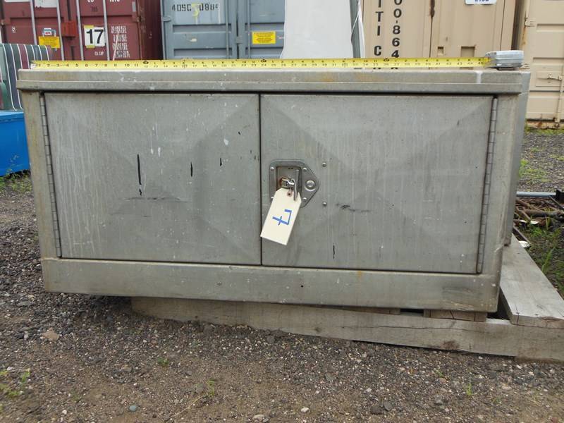 lot 7 image: Aluminum Truck Mount Tool Box 4ft x 2ft x 2 ft