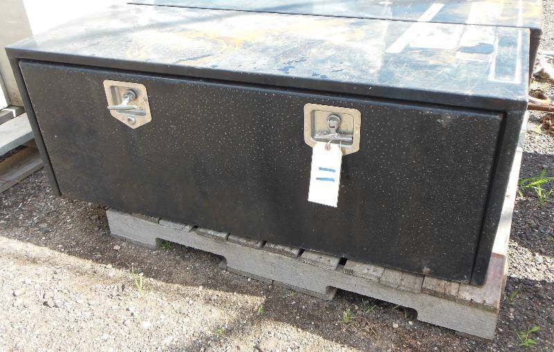 lot 11 image: Heavy Duty Steel Truck Mount Tool Box