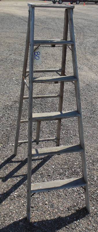 lot 80 image: Nice Older Wooden Step Ladder - approximately 67 when set up