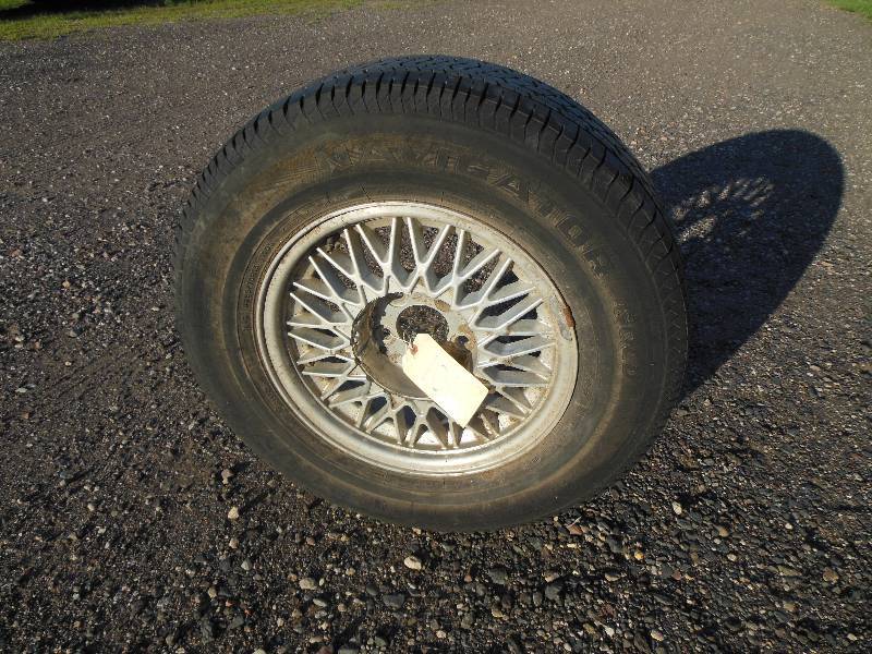 lot 101 image: Kelly Navigator Gold P22570 R15 1005 Tire and Rim