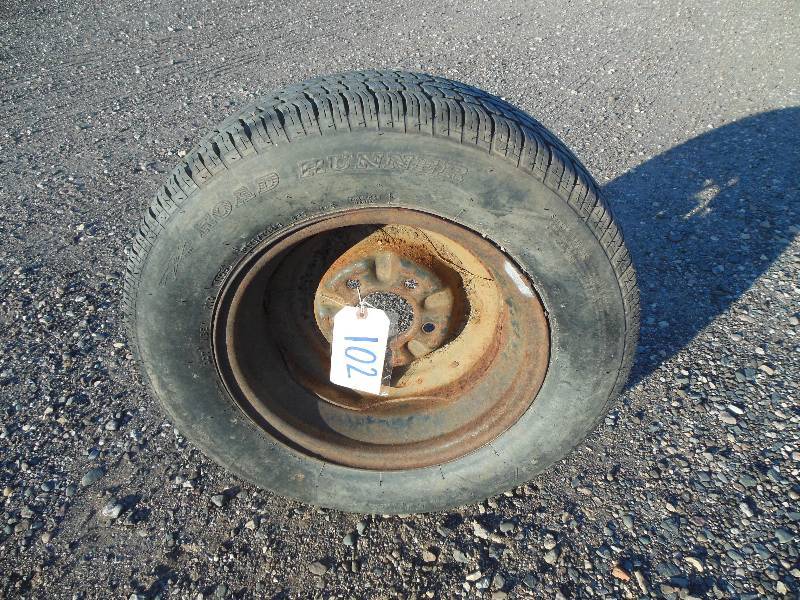 lot 102 image: Road Runner AS Radial P17570 R13  825 Tire