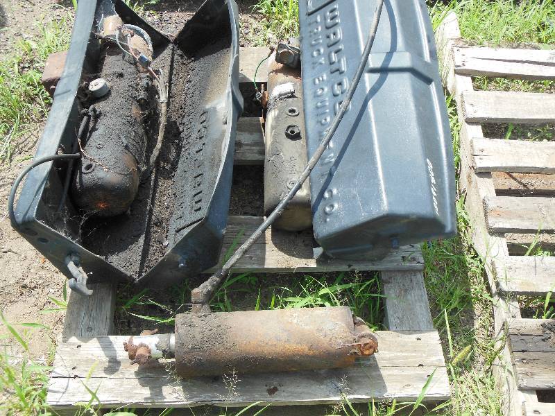 lot 113 image: 2 Waltco Power Units and 1 - 2500 lb Lift Gate Hydraulic Cylinder