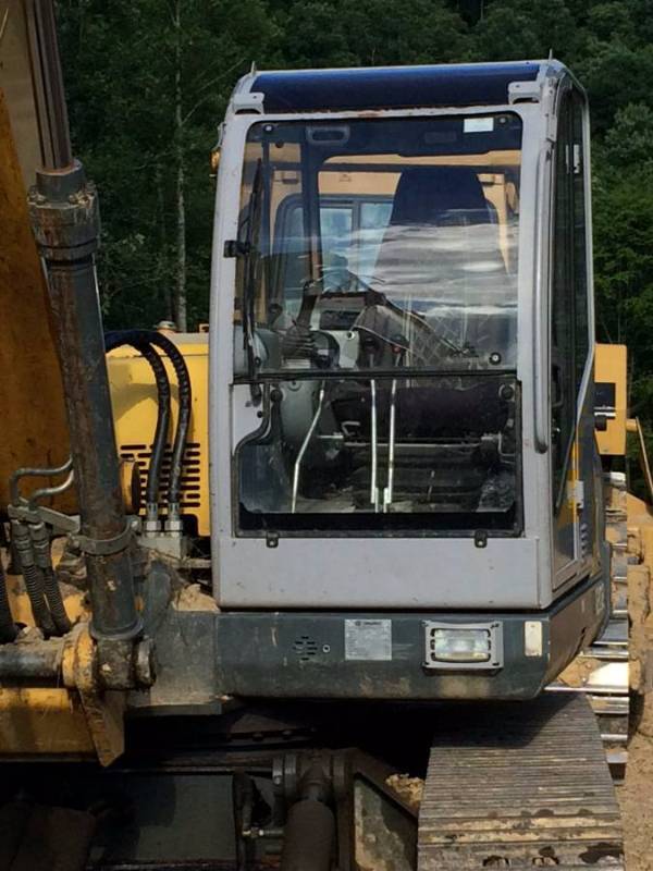 Gehl Trackhoe