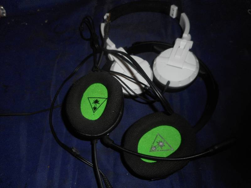 2 SET OF NEW HEAD PHONES